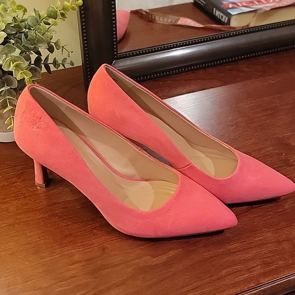 Kelly & Katie Coral Pink Suede Pointed-Toe Mid Heels